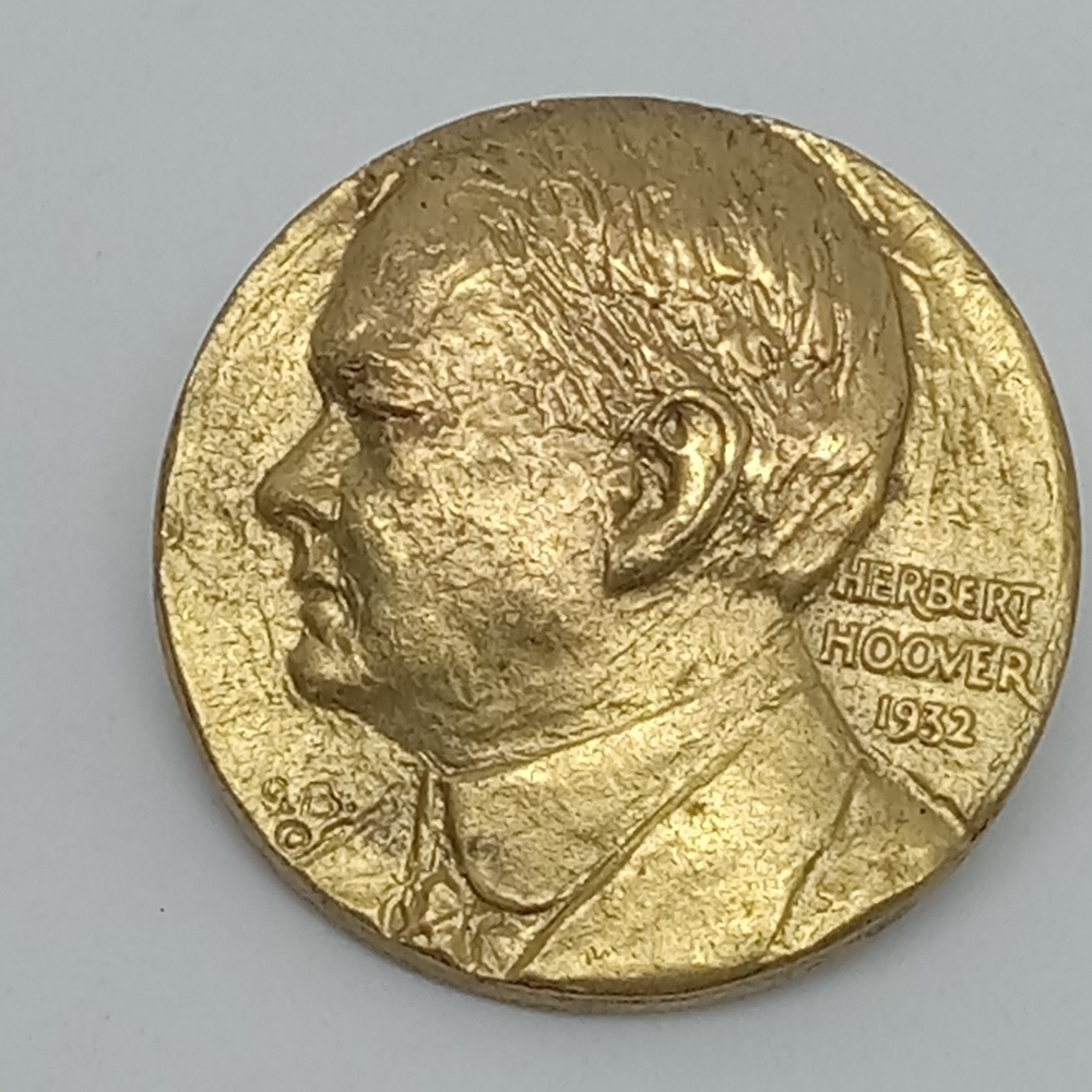 * vintage Medallic Art gold tone Herbert Hoover coin pin brooch